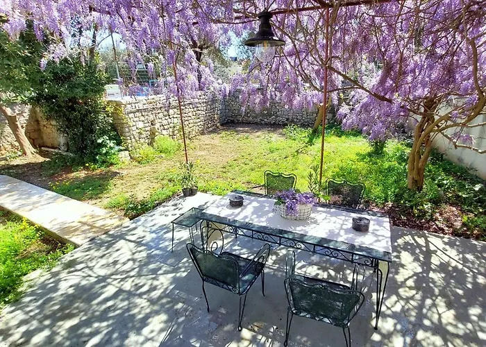 Epameinondas Luxury House 바티